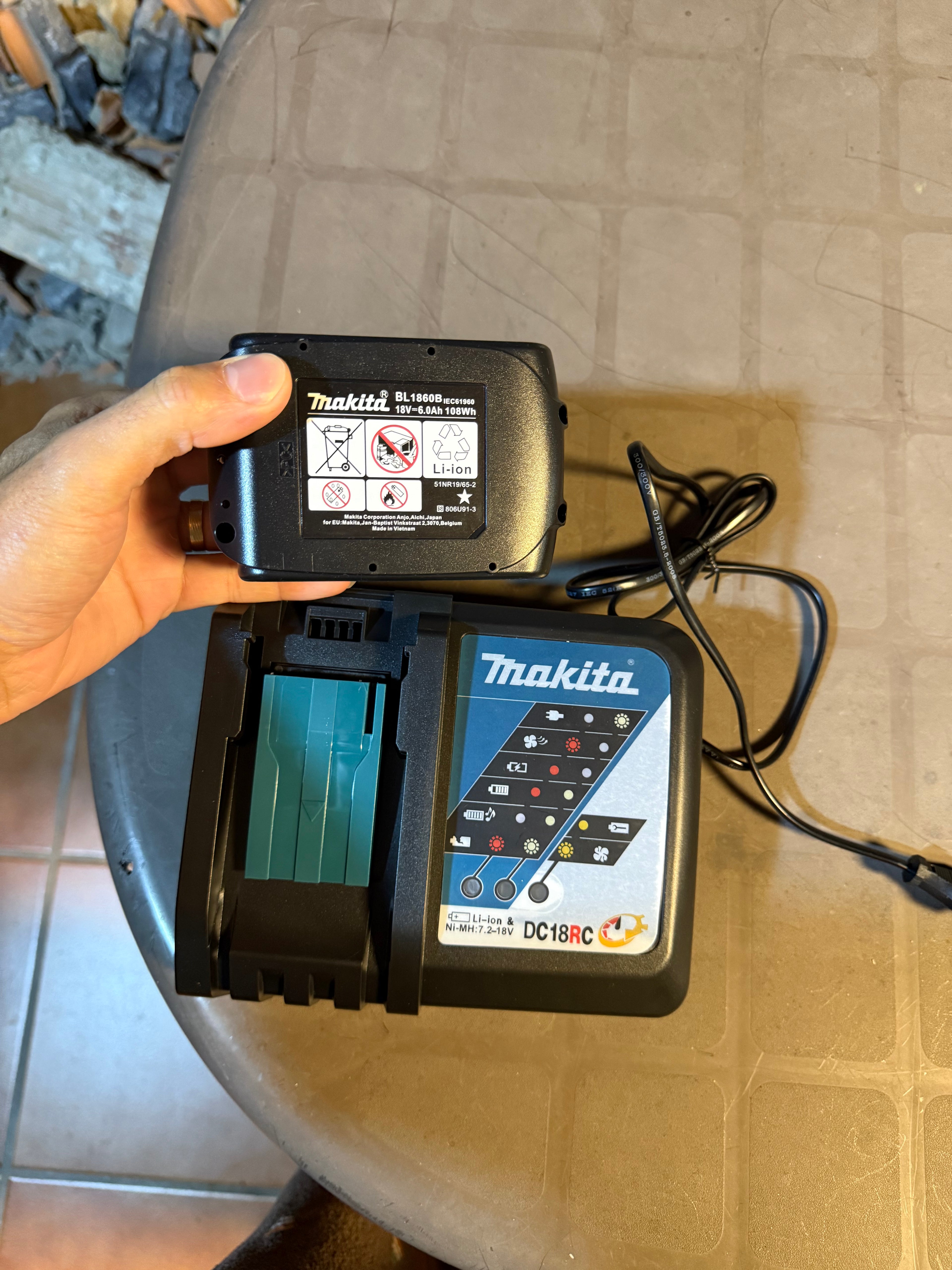 Cargador y batería Makita